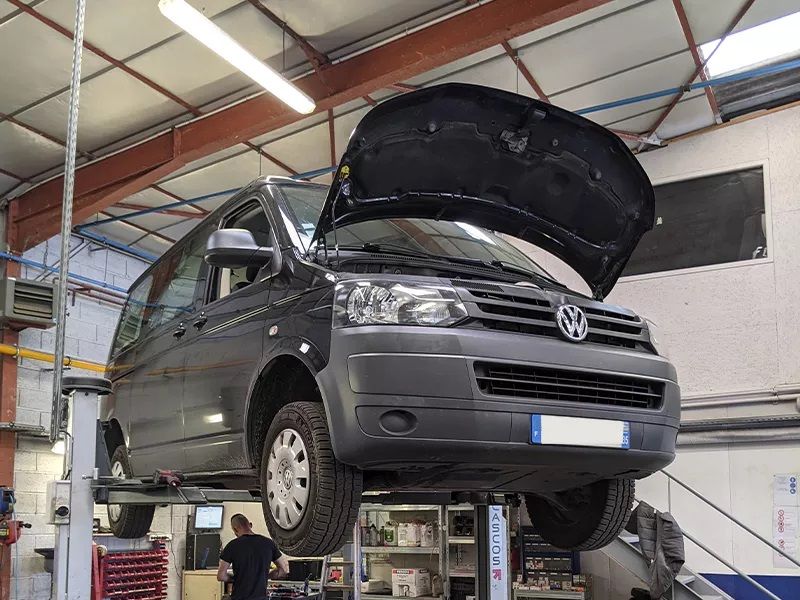 Entretien auto dans le garage AVM Autos à Rennes Entretien auto dans le garage AVM Autos à Rennes